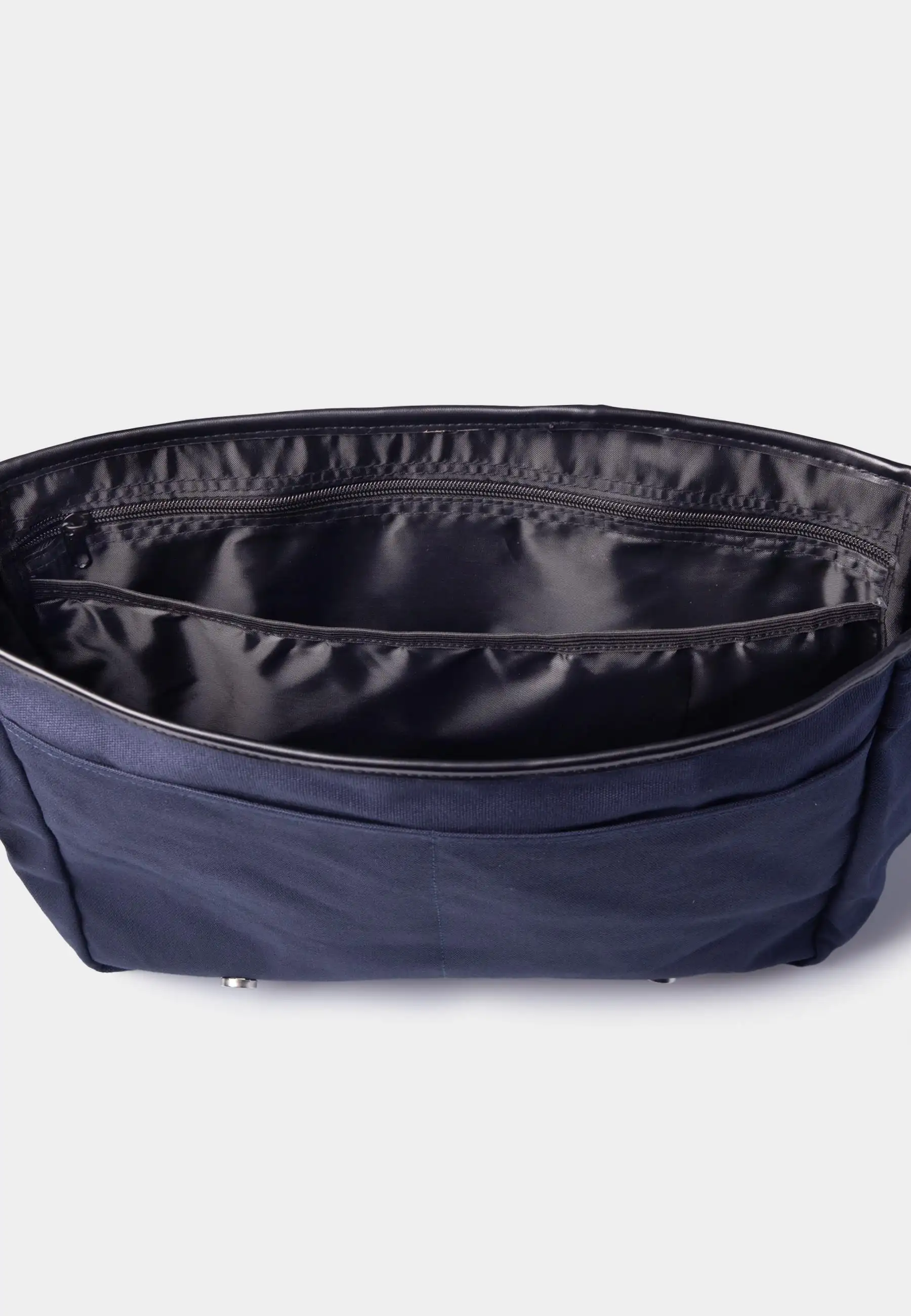 Atari Classic Varsity Messenger Bag - Image 4